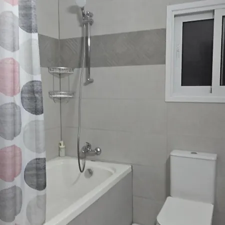 Eleven Deluxe 2br - Breakbooking Cy *