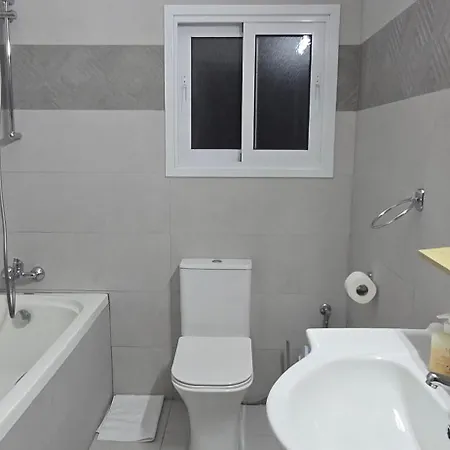 Apartman Eleven Deluxe 2br - Breakbooking Cy Limassol