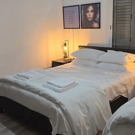 Eleven Deluxe 2br - Breakbooking Cy Apartman *
