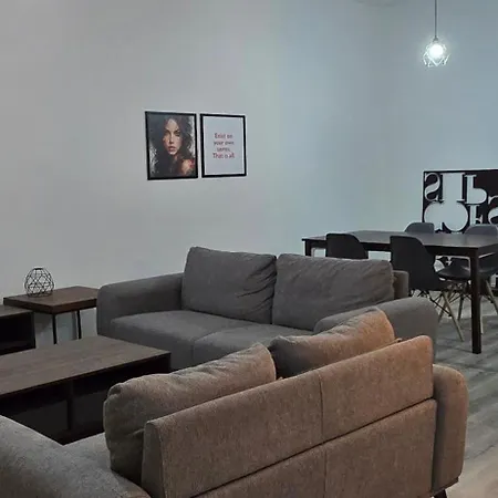 Eleven Deluxe 2br - Breakbooking Cy
