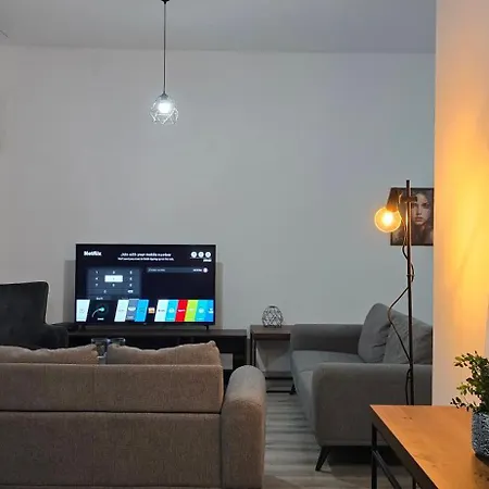Apartman Eleven Deluxe 2br - Breakbooking Cy